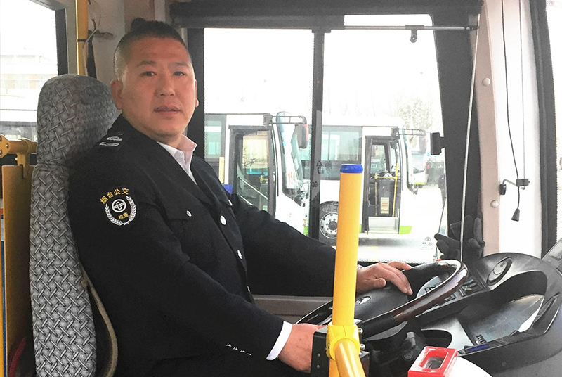 鮑明?！珖鴲蹗従礃I(yè)駕駛員楷模