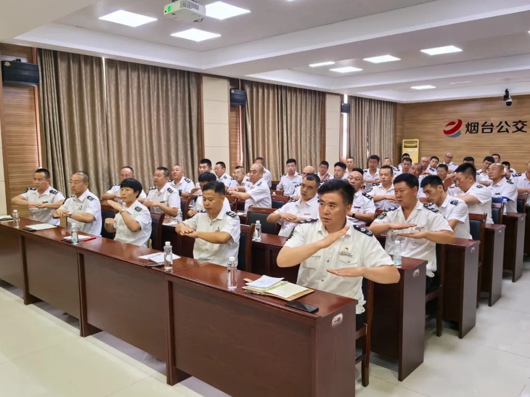 公交駕駛員學雙語，服務升級暖人心 煙臺公交集團開展品牌線路駕駛員英語、手語專項培訓